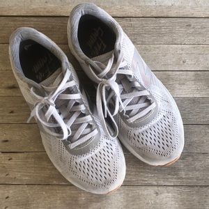 Women’s New Balance Tennis Shoes